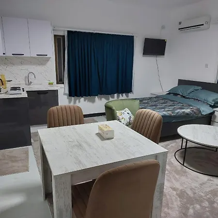 Green Island Guest house *